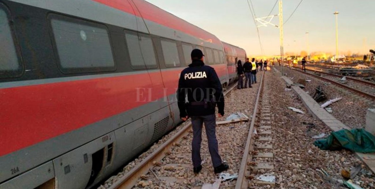 Dos muertos tras descarrilar un tren en el norte de Italia