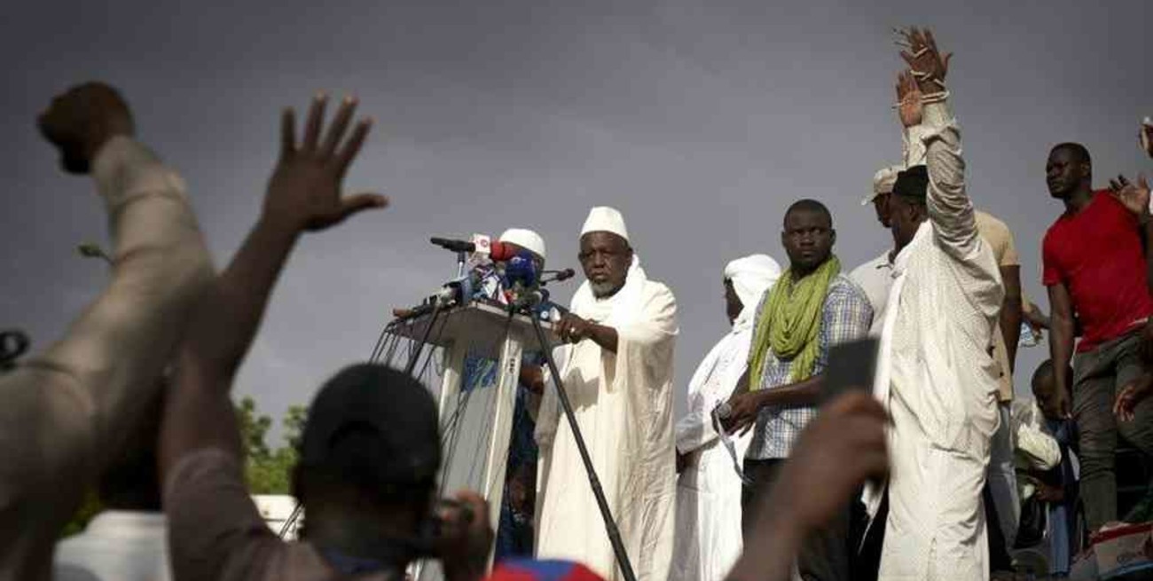 El líder de las protestas en Mali se retira ante la promesa de elecciones de los golpistas