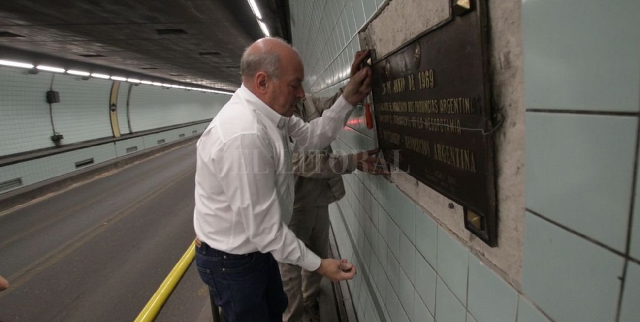 Retiraron una placa del Túnel Subfluvial colocada por el gobierno militar en 1969