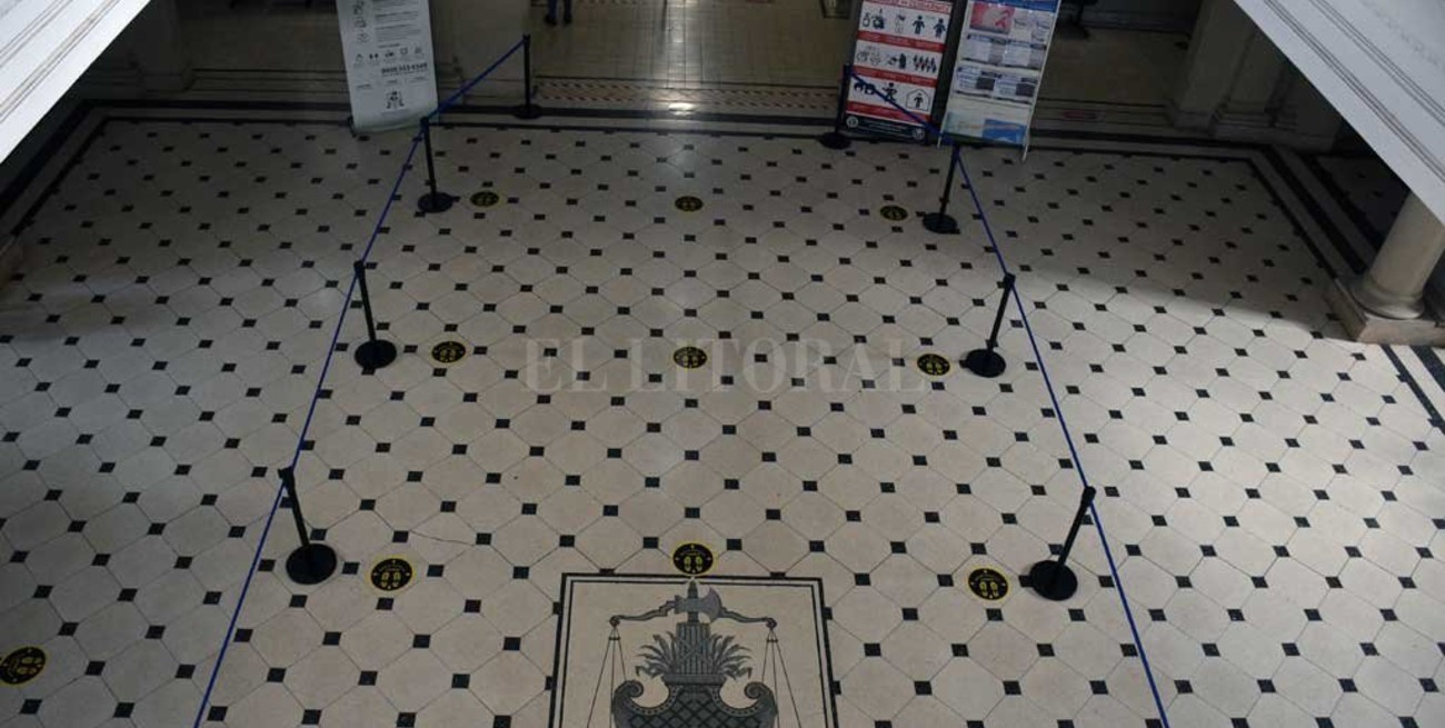 Amordazó y maniató a su hijo   y casi lo mata con un machete 