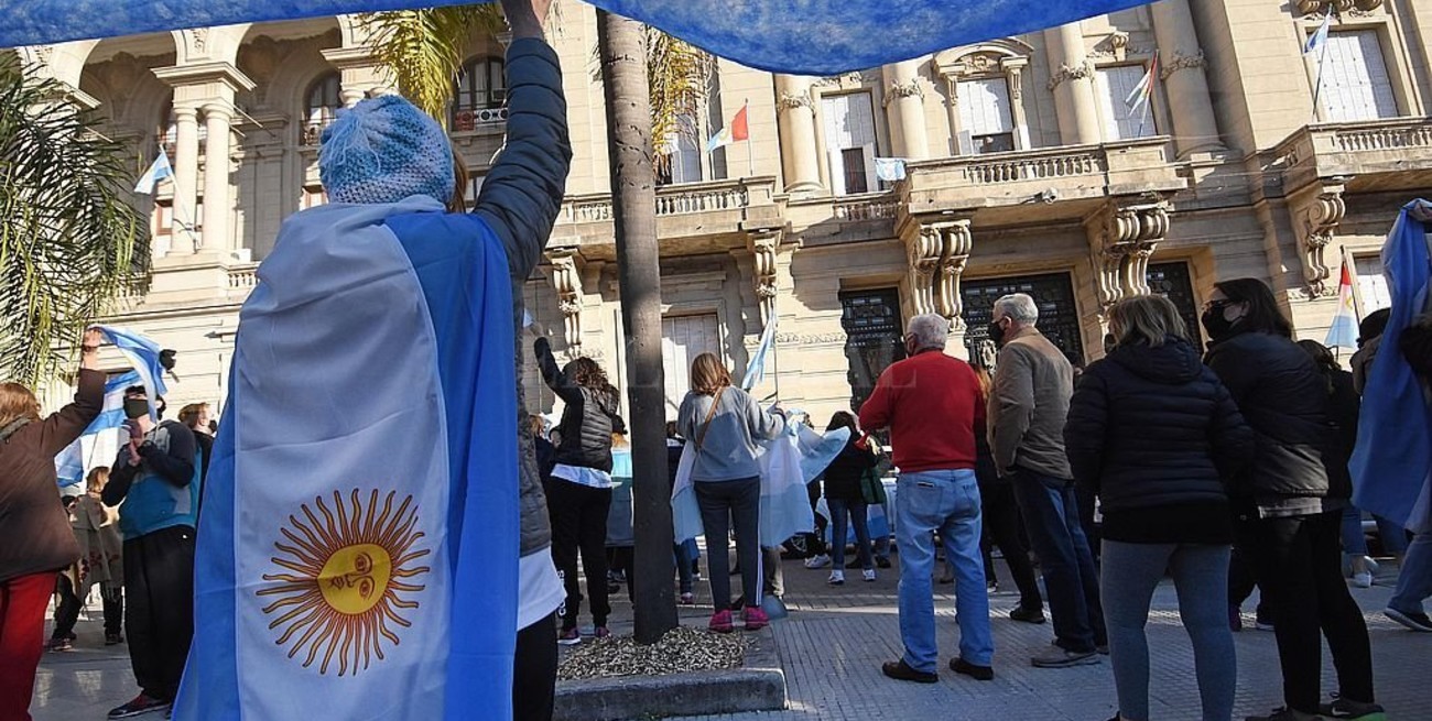 Nuevo "banderazo" en contra del Gobierno en Santa Fe y otros puntos del país