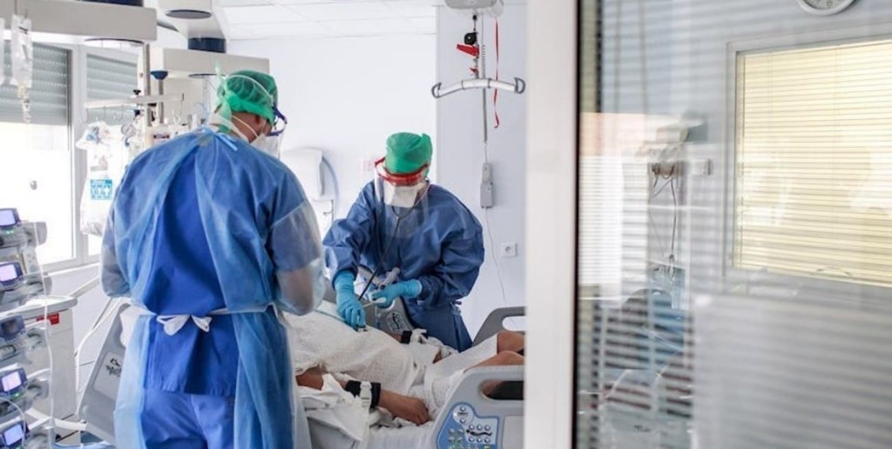 Las muertes por coronavirus este año triplican las de la gripe y la neumonía en Inglaterra y Gales