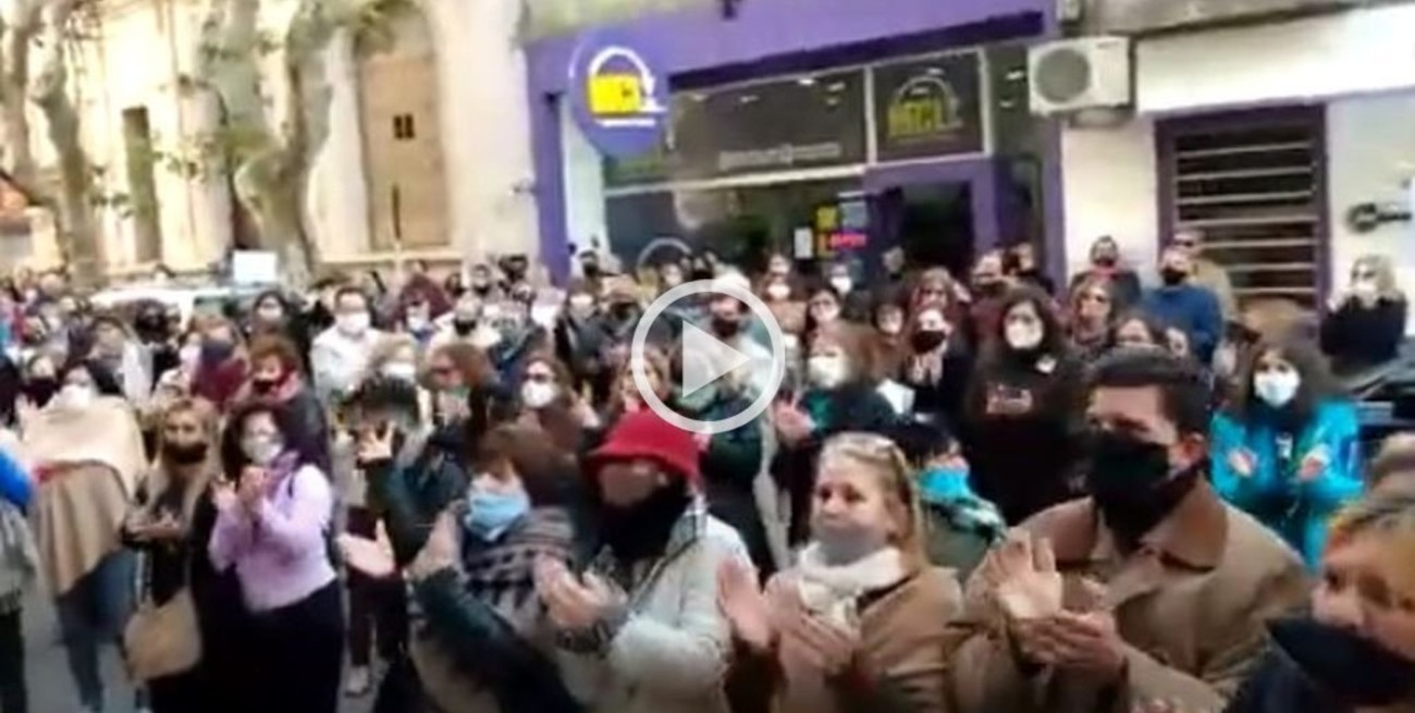 Concordia: vecinos se movilizaron por el crimen de la docente