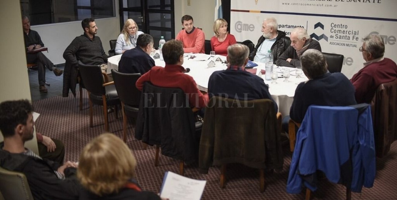 Municipio y comerciantes planifican la instalación de más iluminación LED 