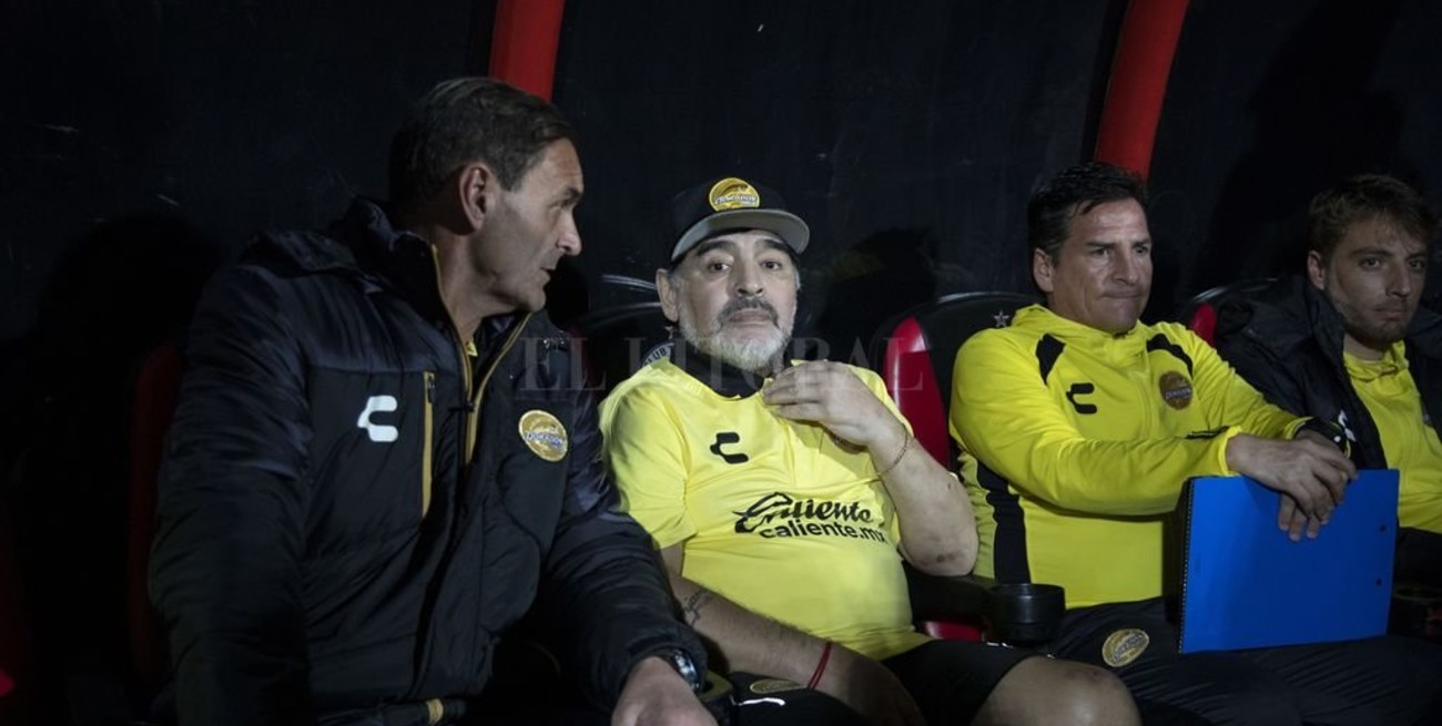 Maradona deja la dirección técnica de Dorados de Sinaloa