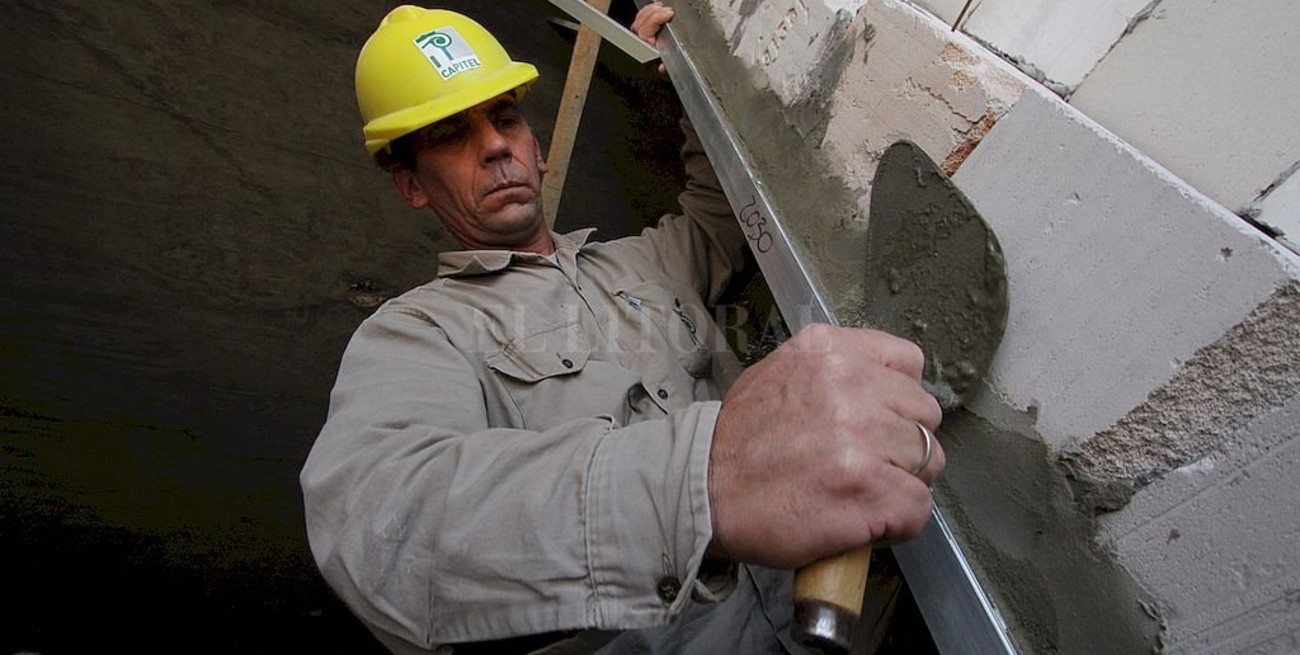 En un año, se perdieron casi 164.500 puestos de trabajo dependientes 