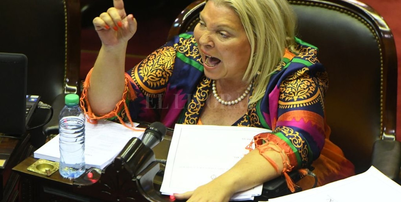 Carrió suma su proyecto a la pelea por las tarifas 