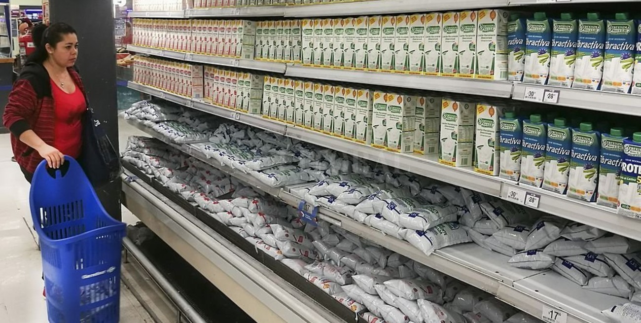 Hasta diciembre eliminan el IVA de los principales alimentos de la canasta básica