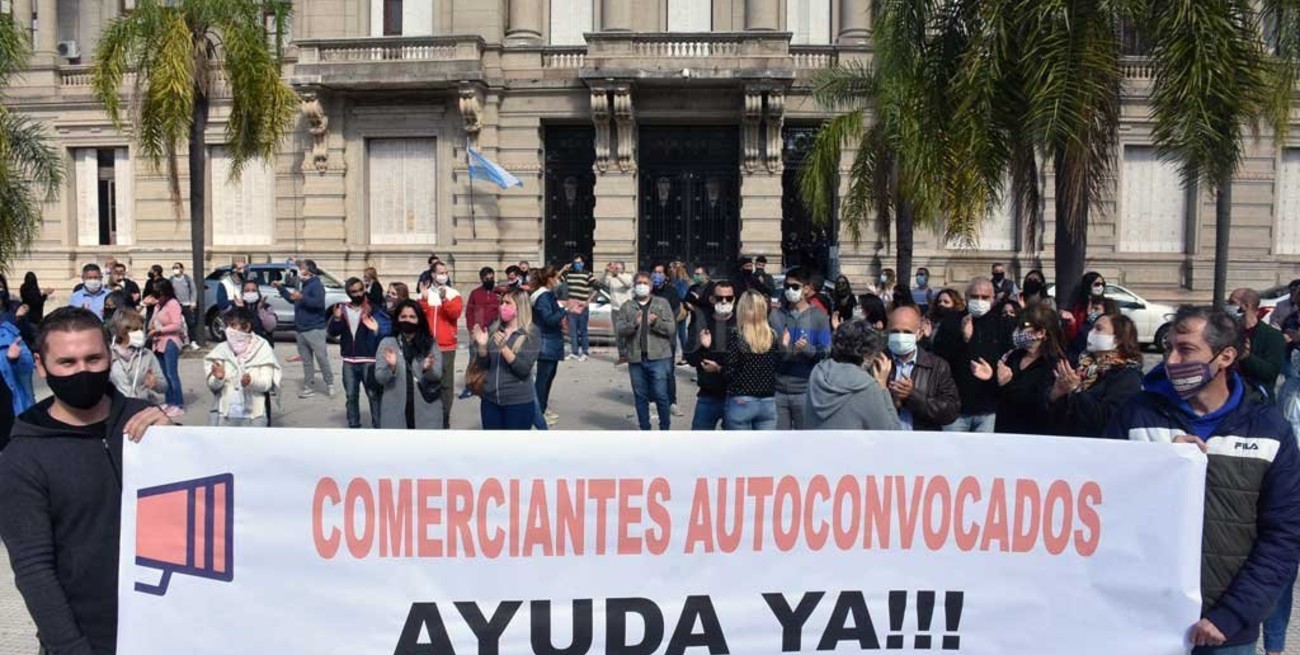 Protesta de comerciantes frente a Casa Gris: solicitan volver a la actividad