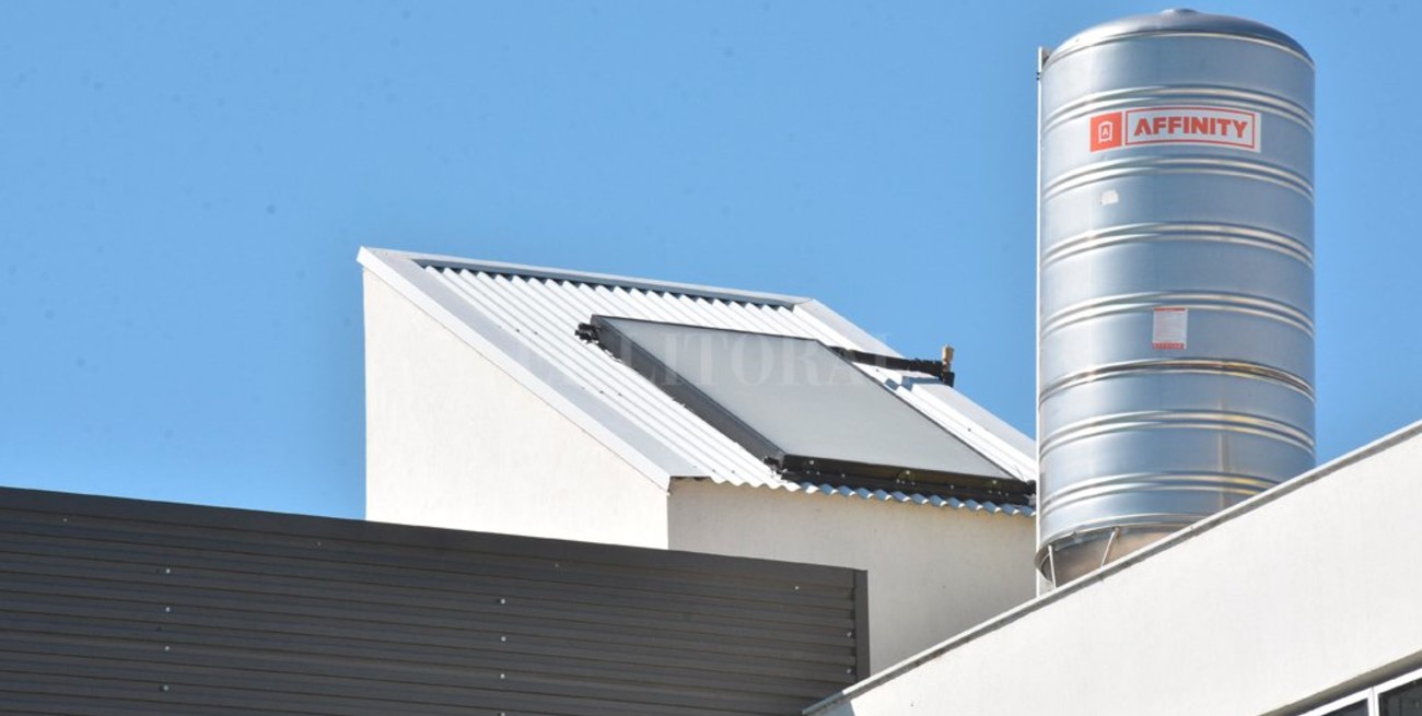 La Cámara Arbitral de Cereales presentó termotanques solares para su laboratorio 