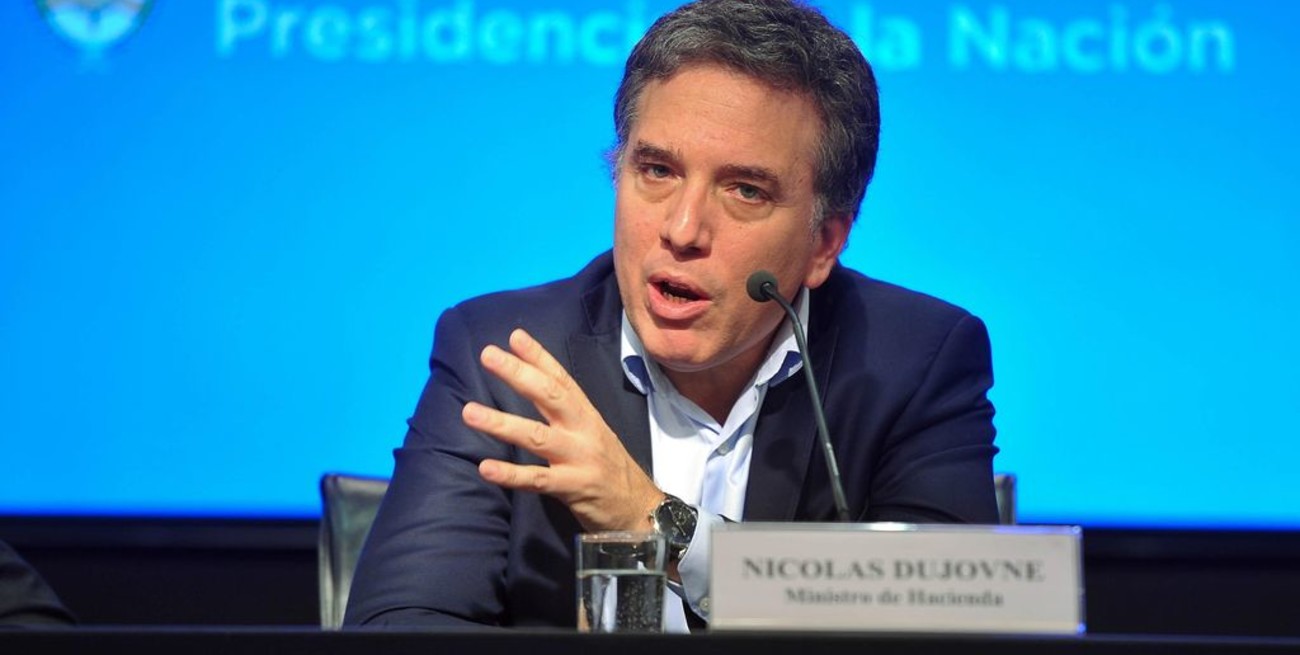 Dujovne: la causa de los cuadernos "pesará en el crecimiento de este año"