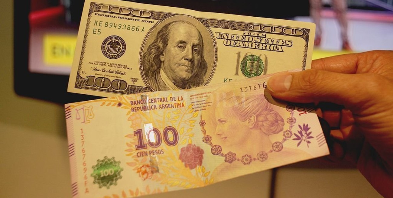 El dólar minorista subió 13 centavos y cerró en $ 24,80