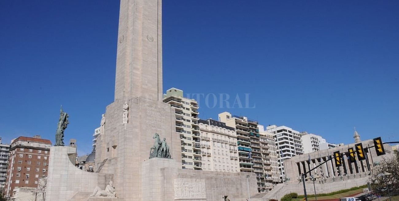 Hallan un cadáver cerca del Monumento a la Bandera