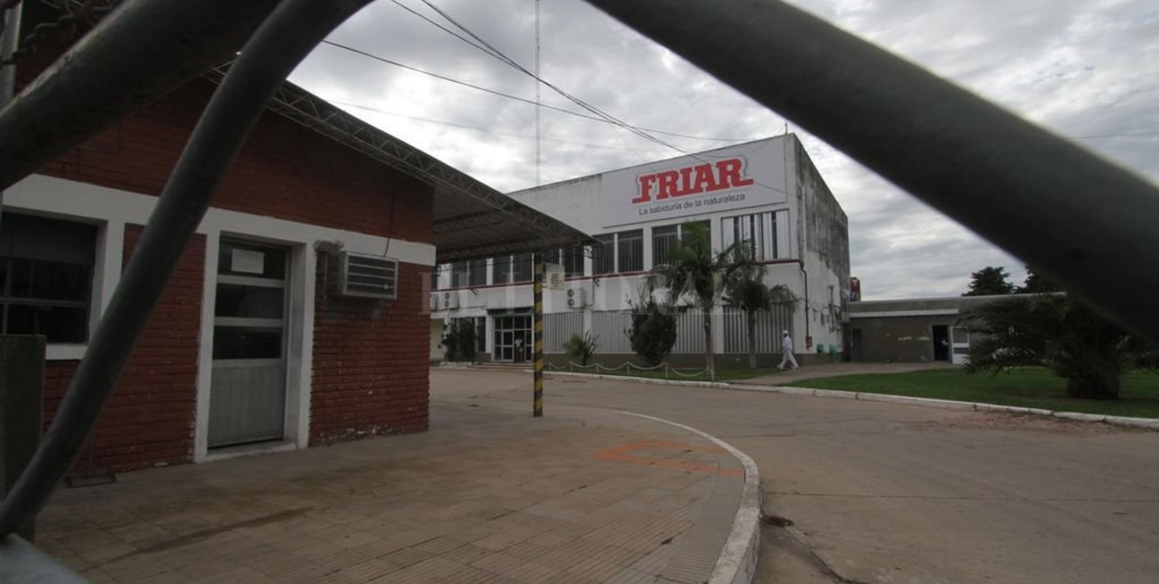 Frenan actividades en el frigorífico Friar