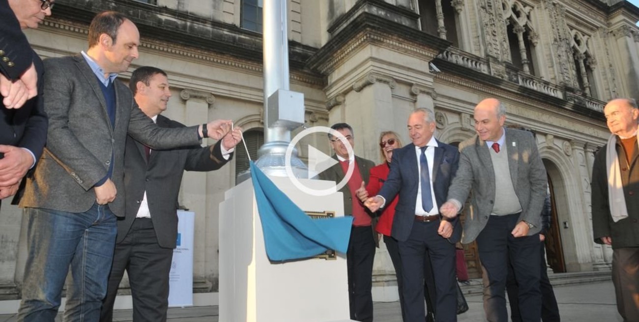 UNL: descubrieron una placa en reconocimiento a la declaración de Monumento Histórico Nacional 