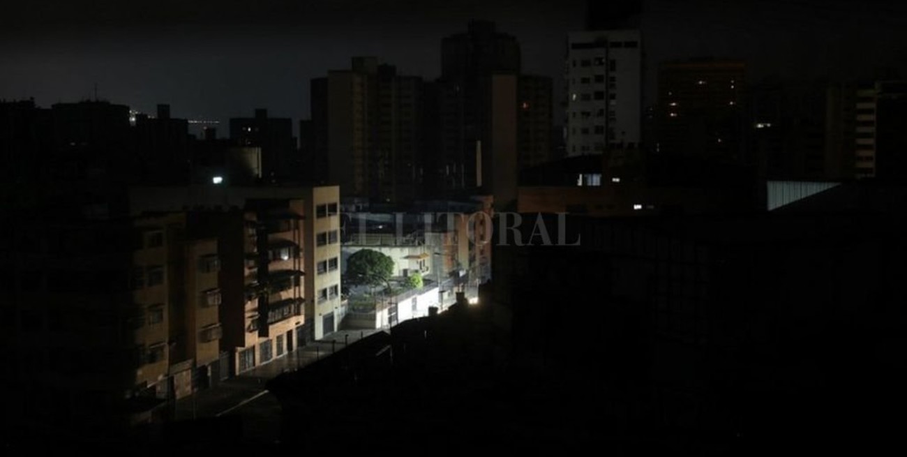 Santa Fe y gran parte del país sin luz por un "apagón masivo"