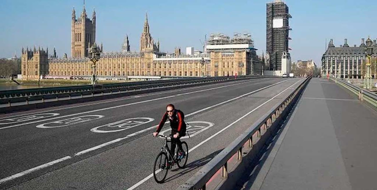 Reino Unido evalúa extender la cuarentena tras superar la barrera de 10.000 muertes