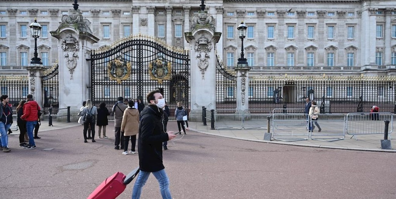 Reino Unido instrumentará "puentes aéreos" para que los británicos puedan vacacionar en otros países