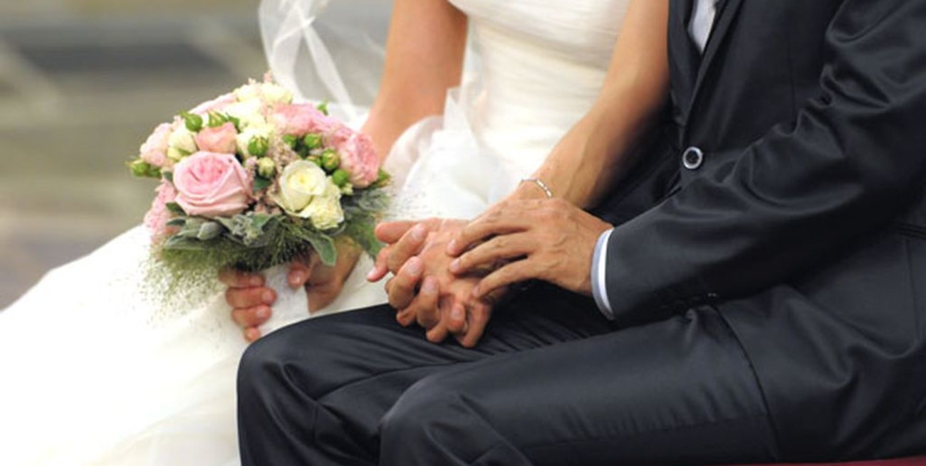 Creía que era una boda falsa pero se estaba casando de verdad