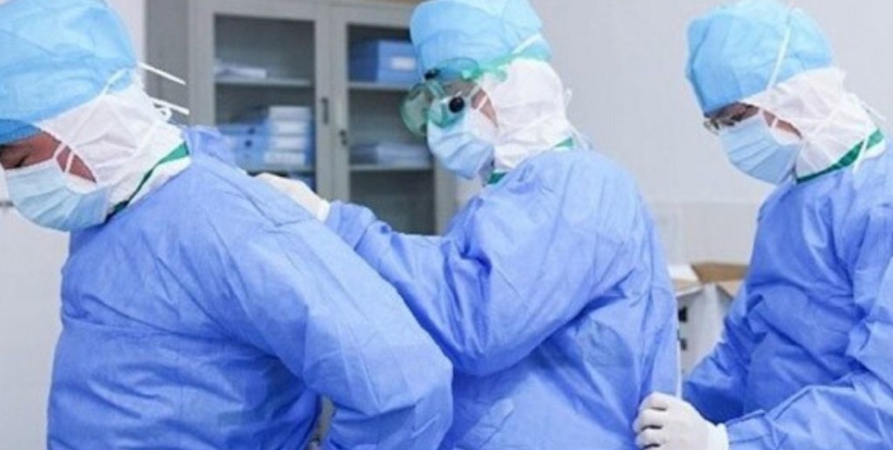  Covid-19:por la escasez de insumos los médicos deberán trabajar sin batas quirúrgicas
