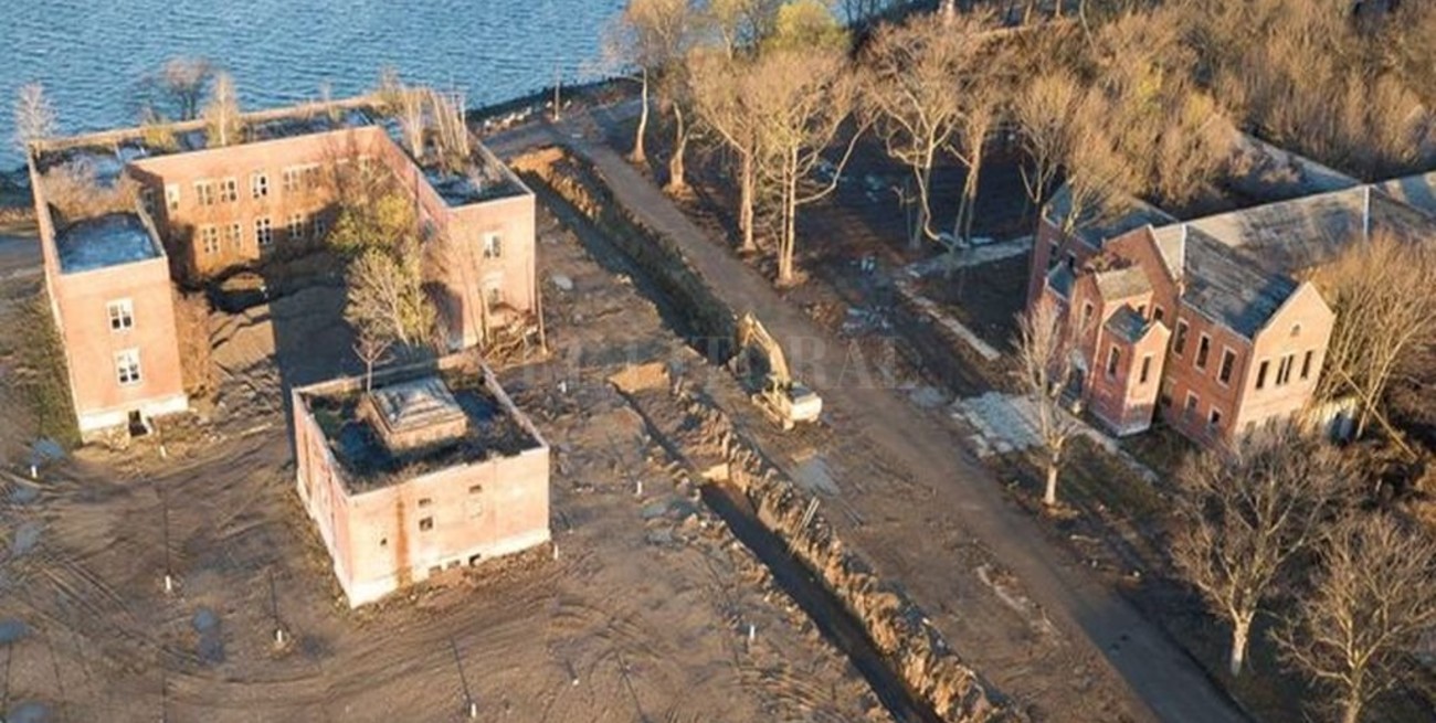 Nueva York enterró a casi 900 personas en una fosa común durante pandemia