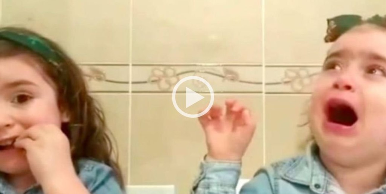 Viral: la tremenda reacción de una nena porque su melliza se comió un chocolate