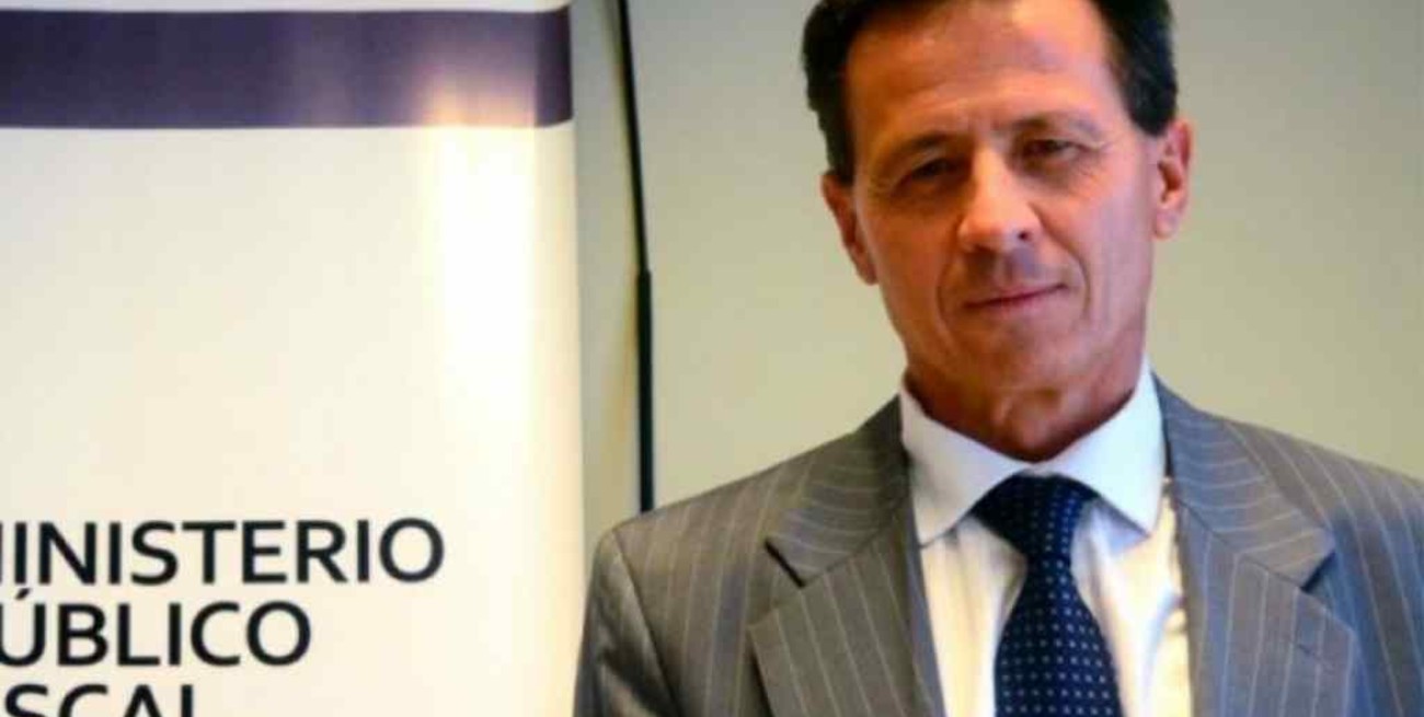 Fiscal propuso que las mujeres lleven armas para "evitar" la violencia de género y maltrató a una conductora