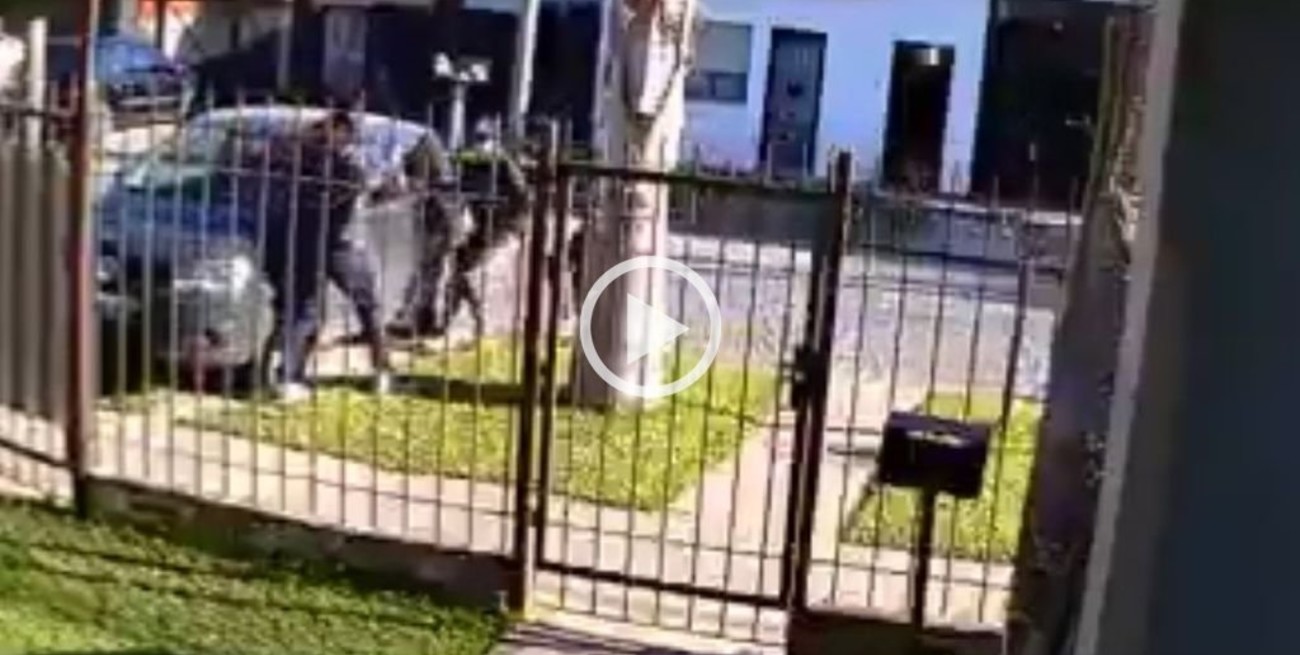 Video: Le robaron el auto con su hijo adentro en Lomas de Zamora