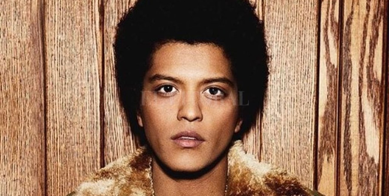 Bruno Mars se refirió a la teoría que afirma que es hijo de Michael Jackson