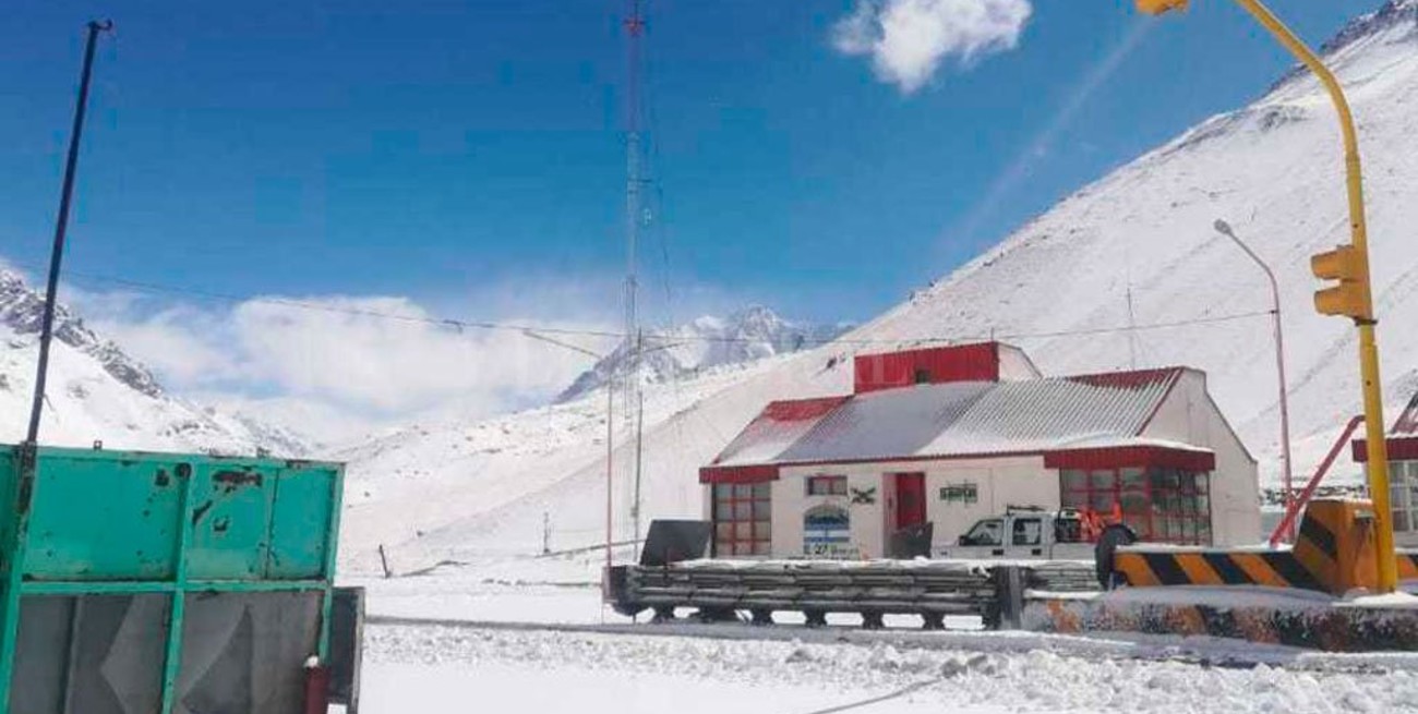Ante el mal tiempo, cierran el paso internacional Cristo Redentor