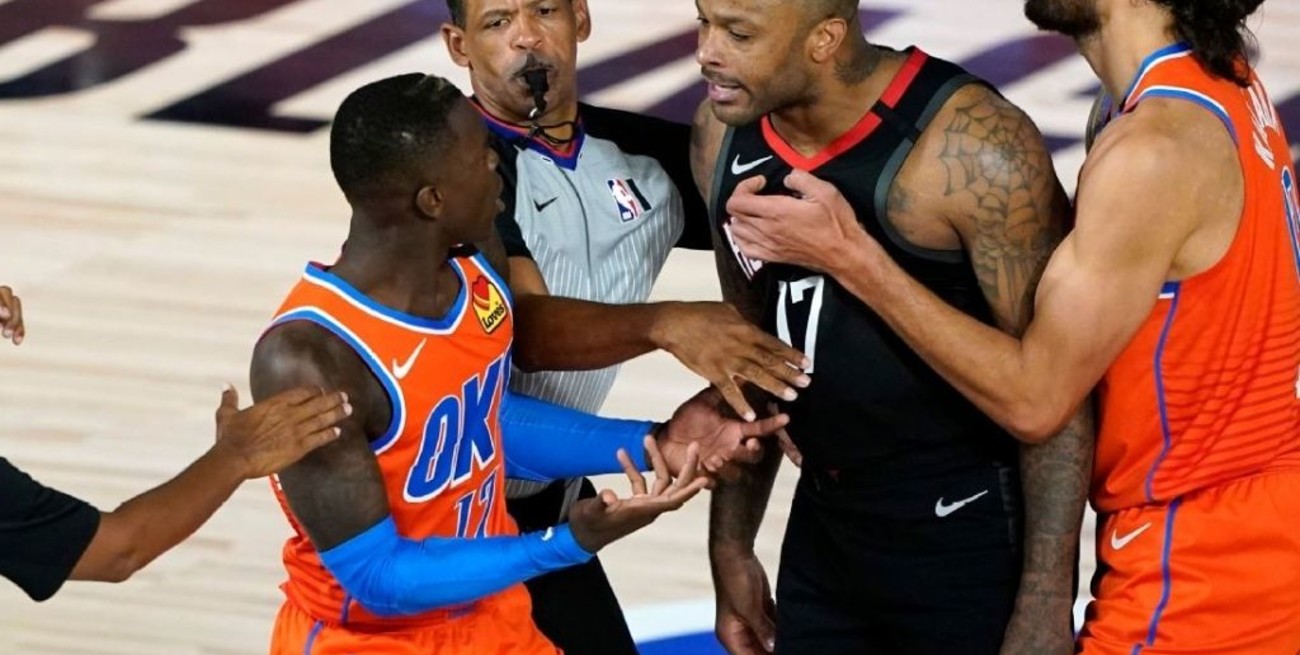 NBA: multa de 25.000 dólares para Schroder y Tucker por su pelea en la cancha