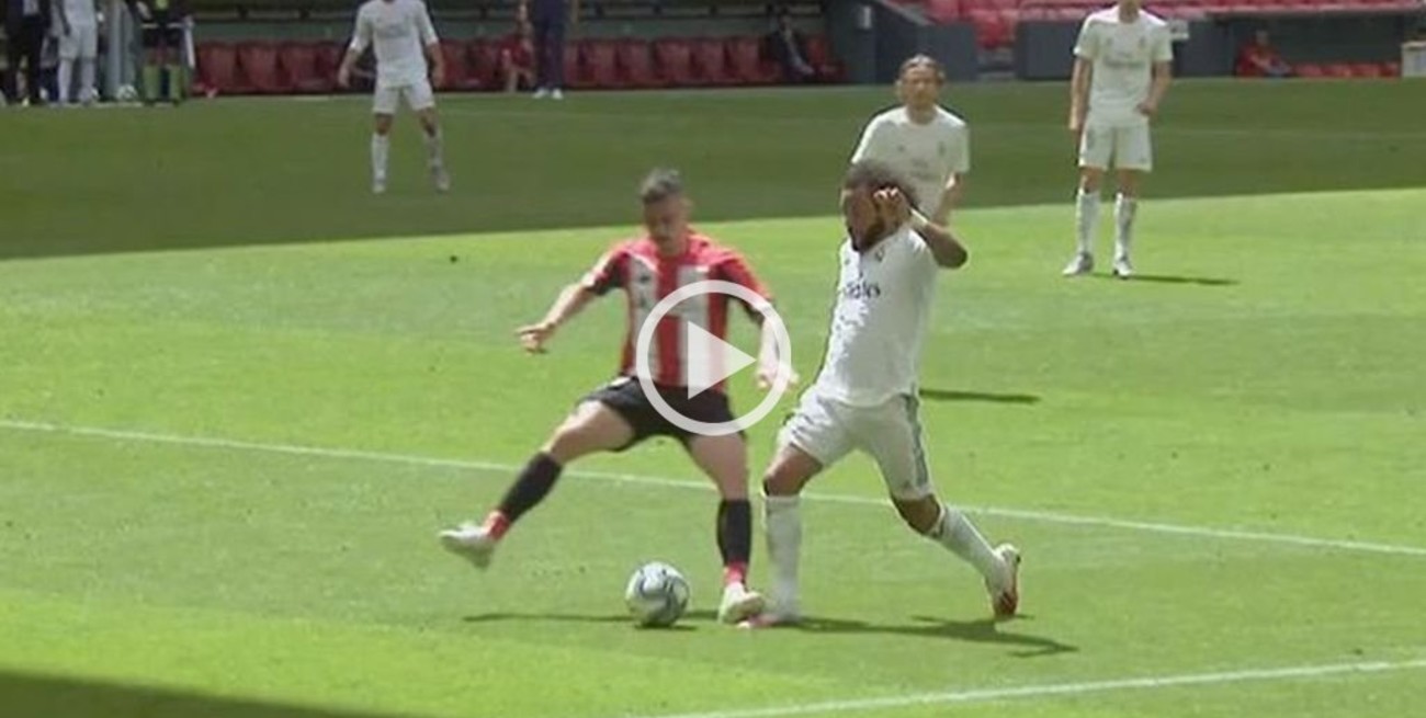 El presidente de La Liga expresó que el VAR "tiene que mejorar"