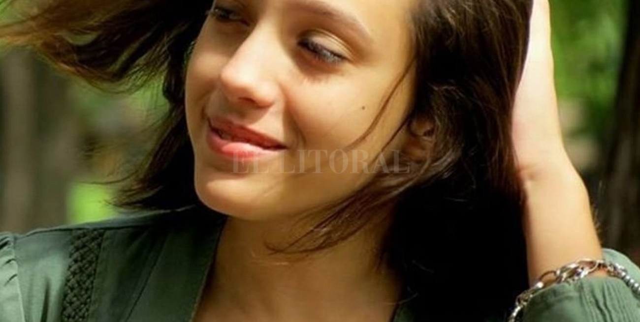 Lola corrió, fue cortada, golpeada y cuando gritó, la sofocaron contra la arena