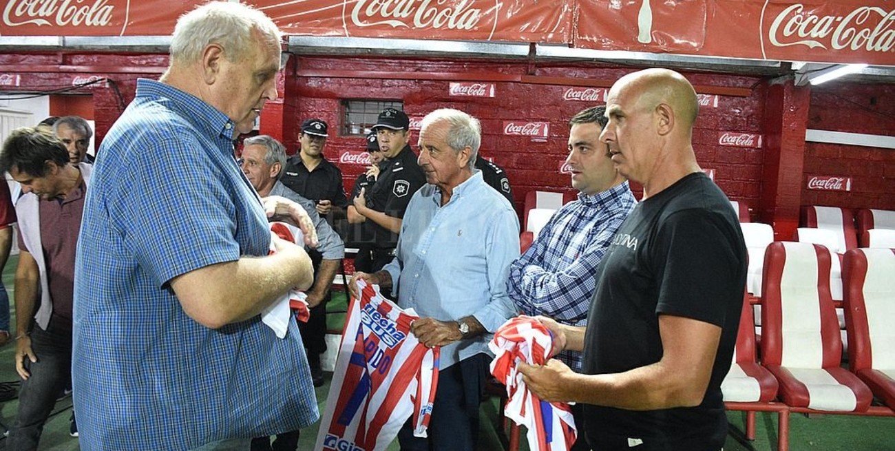 Bien defendido Leo: paga multa y dirige