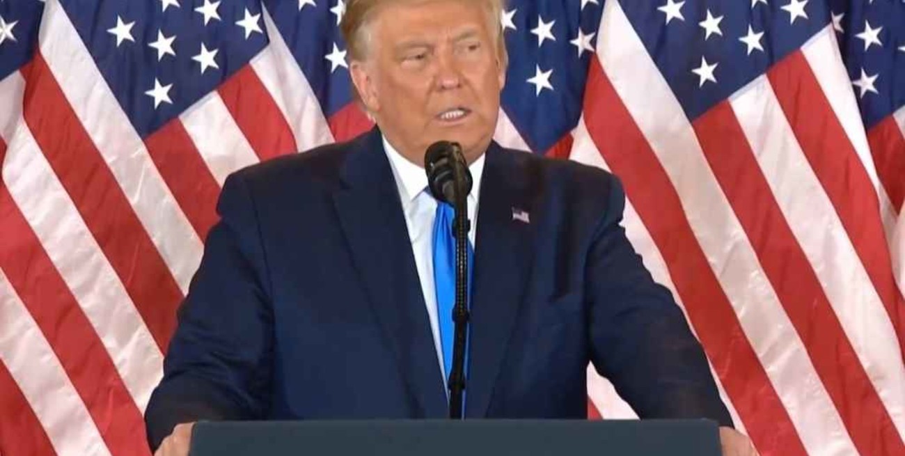 A falta de resultados finales, Trump se autoproclama ganador de las elecciones y denuncia fraude de la oposición