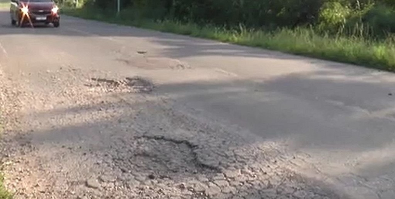 Realizan tareas de bacheo en el acceso norte de Santo Tomé y las colectoras de la autopista