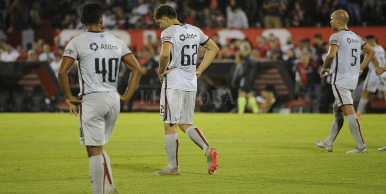 Un equipo gris, tirando a negro