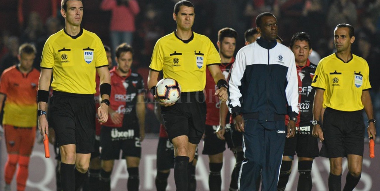 Habrá un partido simulacro para probar el VAR