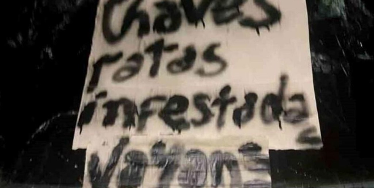 La Rioja: le queman la camioneta a una médica con coronavirus y le dejan un cartel amenazante 