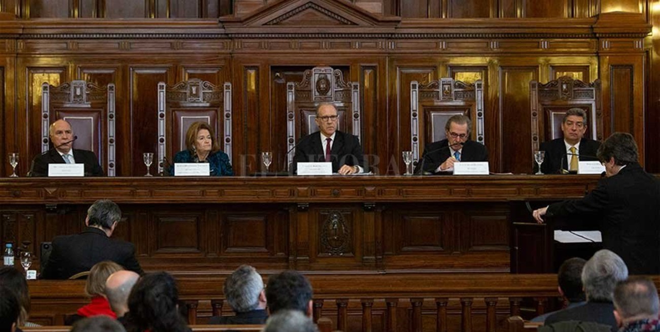 Bruglia y Bertuzzi seguirán en el cargo de manera provisoria