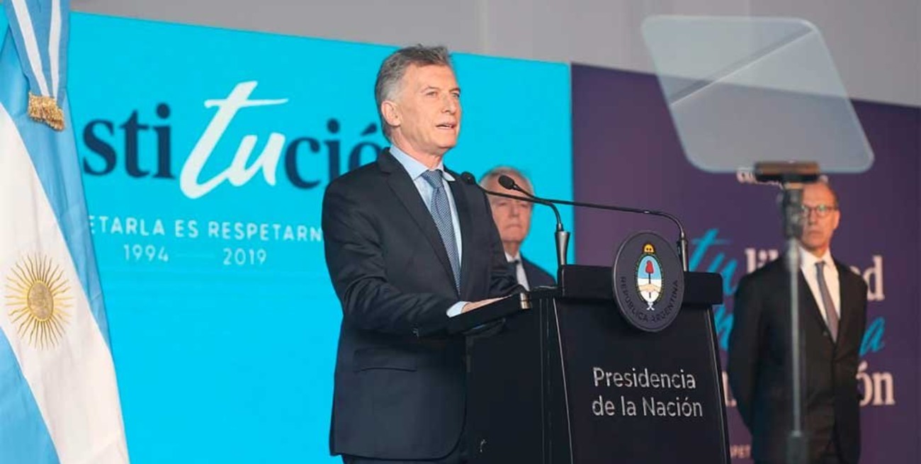 "No hay mejor manera de defender la Constitución que acatarla, no atacarla" 