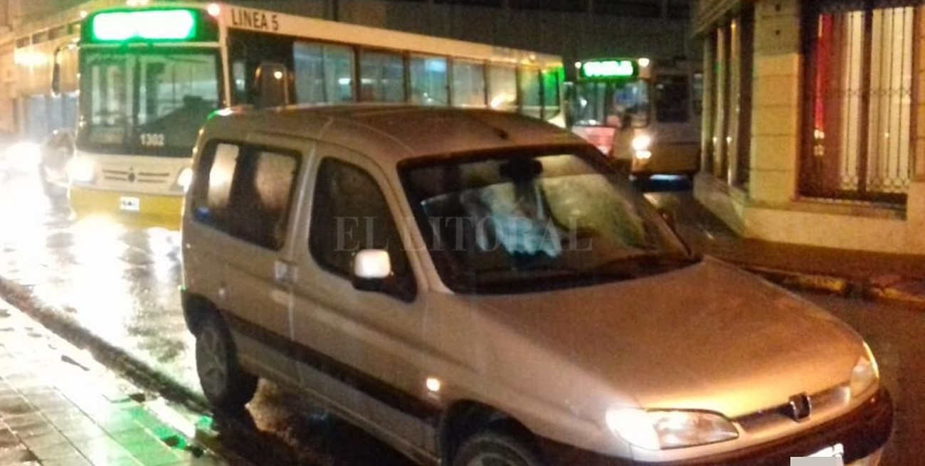 Estacionó mal y provocó un embotellamiento de 10 minutos en pleno centro