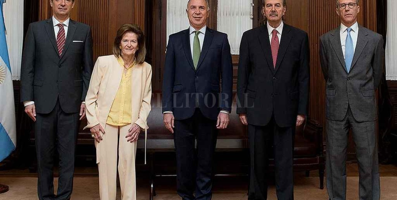 "Es tiempo de dar un paso al costado"