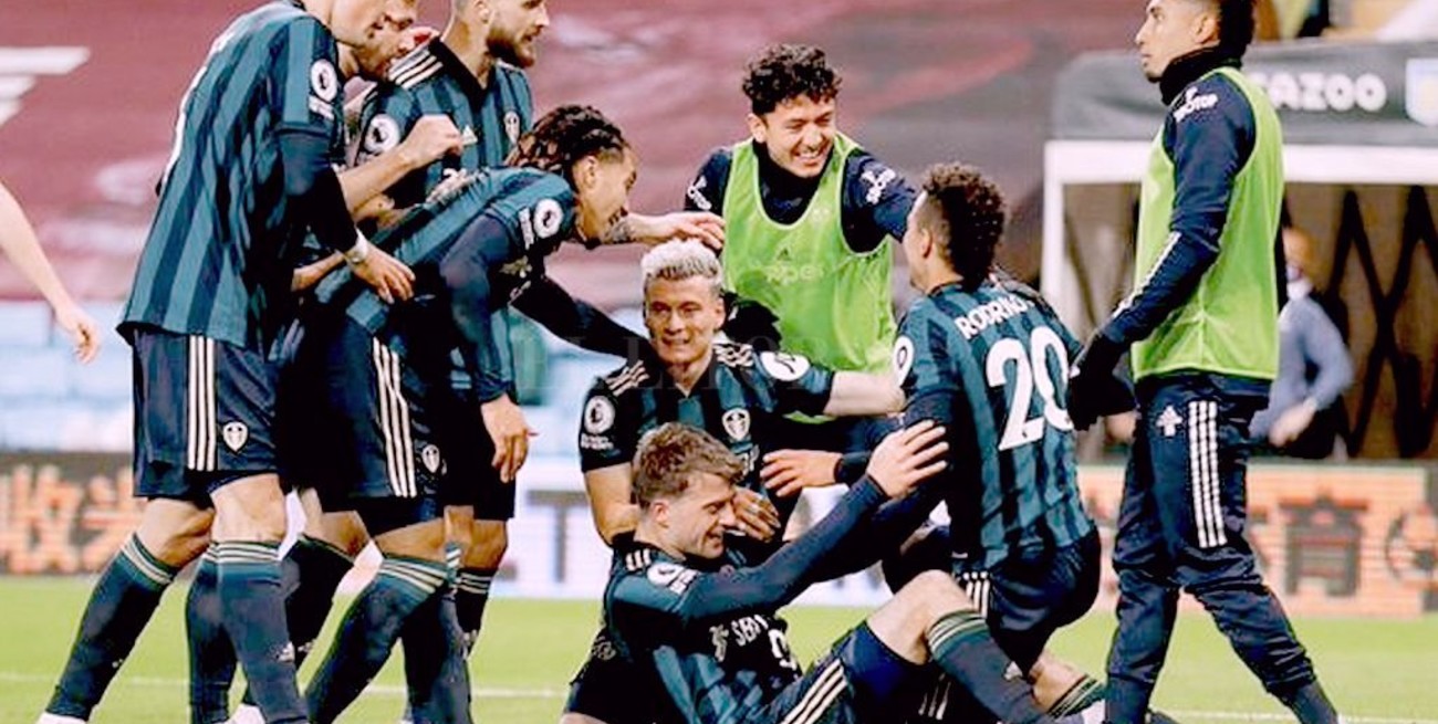 El Leeds de Bielsa goleó a Aston Villa de visitante y le sacó el invicto