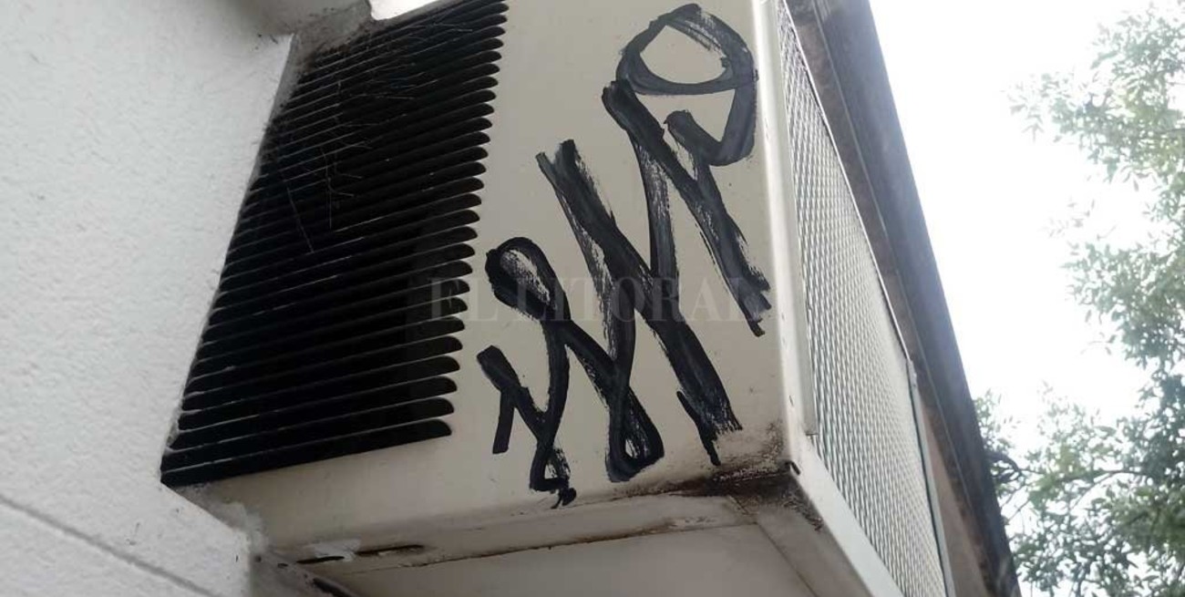 Vecinos de barrio Santa Lucía preocupados por pintadas en viviendas