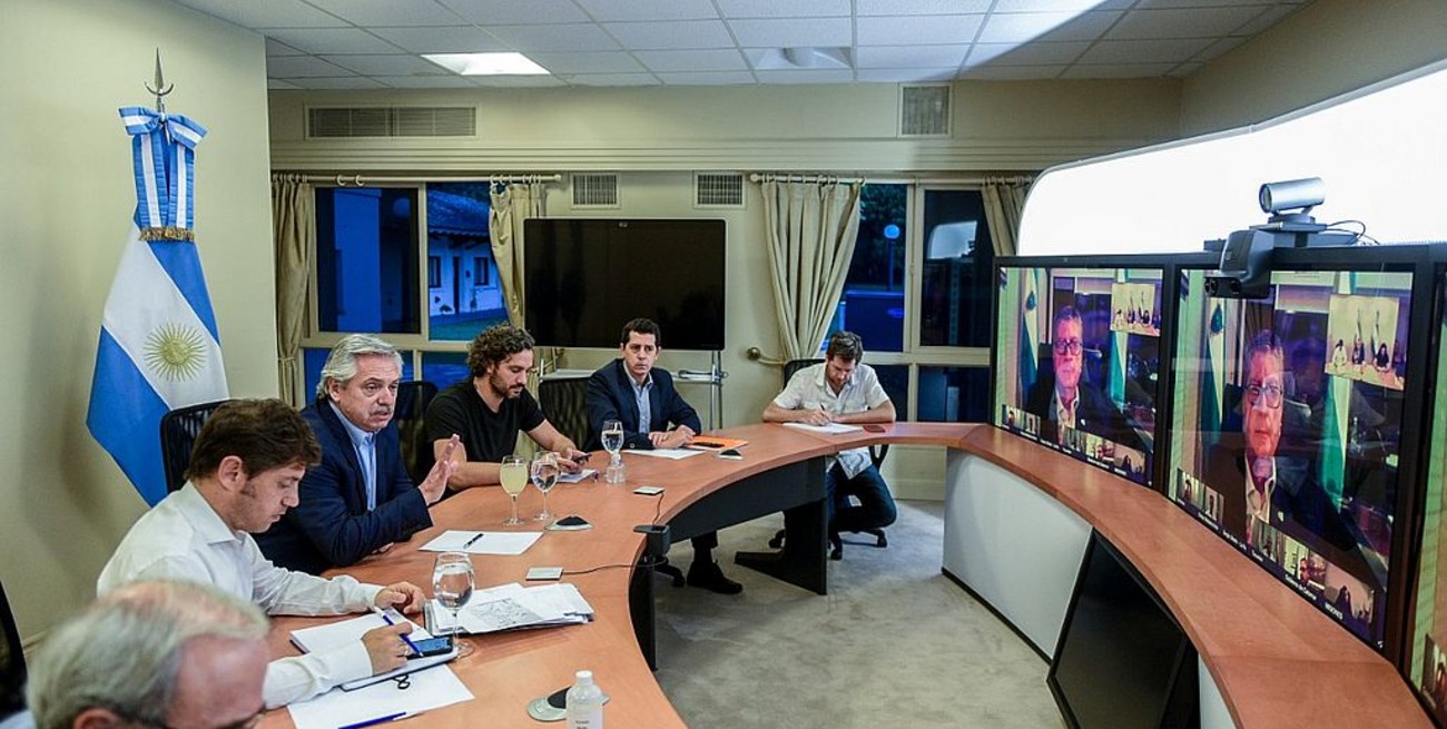 El presidente se reunió por teleconferencia con los gobernadores y define la extensión de la cuarentena