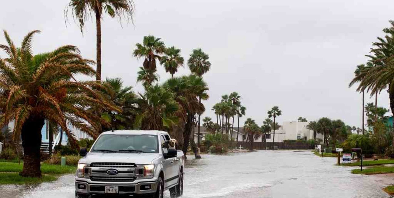 La tormenta Beta se debilita a depresión tropical en Texas