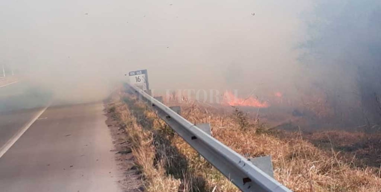El fuego ardió en inmediaciones al Túnel  y complicó la circulación durante el "finde"