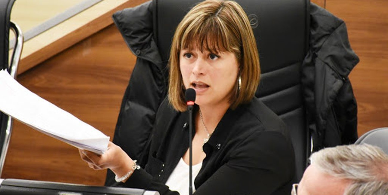 Repudiaron a la directora de una escuela por reivindicar el Terrorismo de Estado en un meme