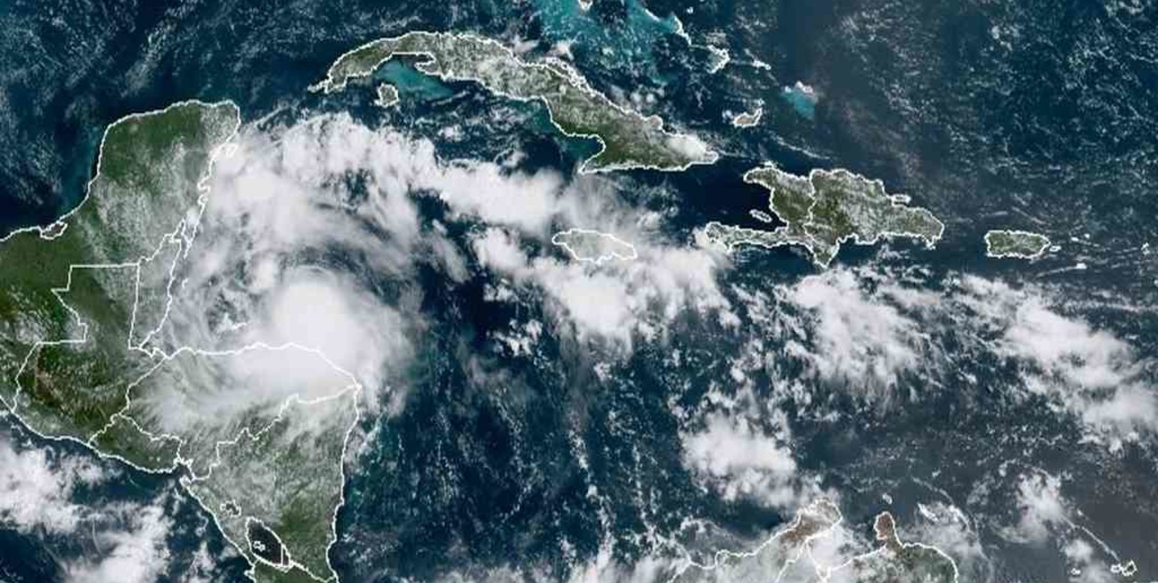 La tormenta Nana se convirtió en huracán antes de impactar en Belice